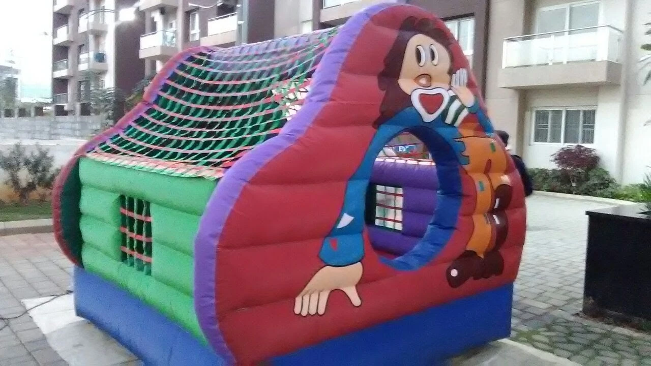 Bouncing-Castle-jumper