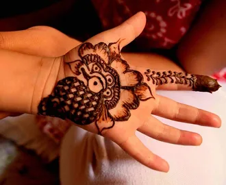 Mehandi-artist